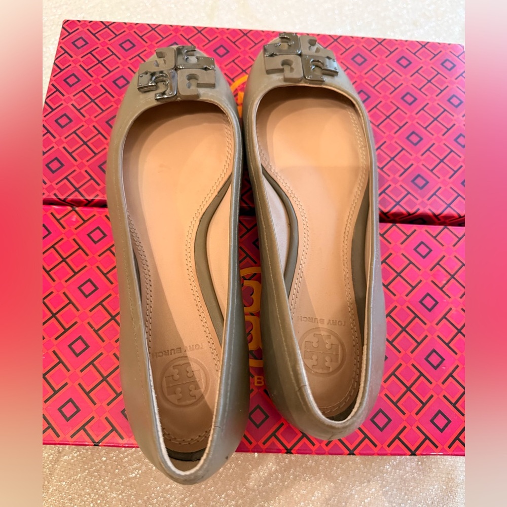 Tory Burch Women's Flats with Logo Accent, Size 7 - Picture 7 of 13